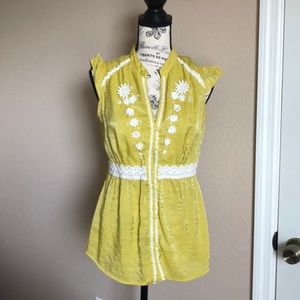 NWT.   Miss Me blouse with details, so cute! 🍋